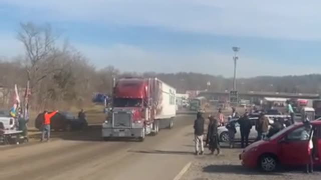 HERE COMES THE BIG TRUCKERS FREEDOM CONVOY PEACEFUL RALLY AMERICA