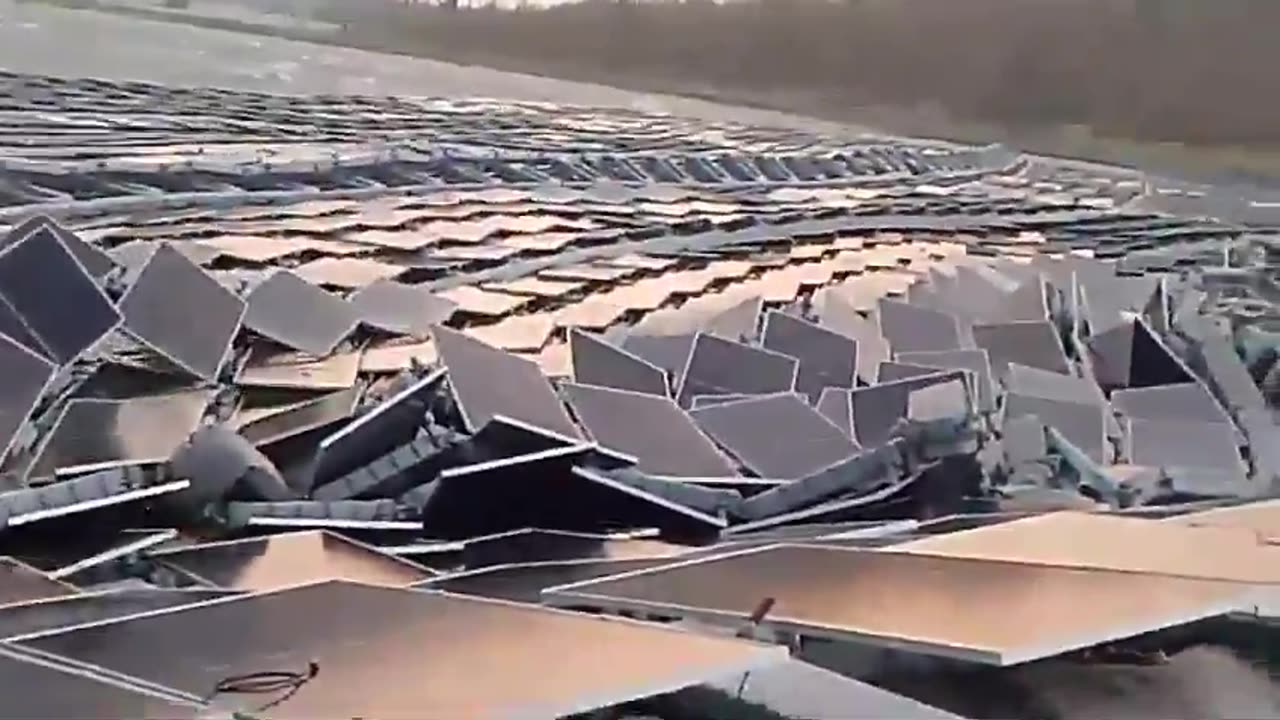 India: The world's largest floating solar farm is destroyed by a bout of bad weather. 🤡