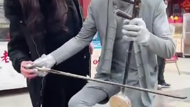 Sculpture Performer public Video funny