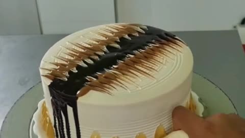 Caramel cake design