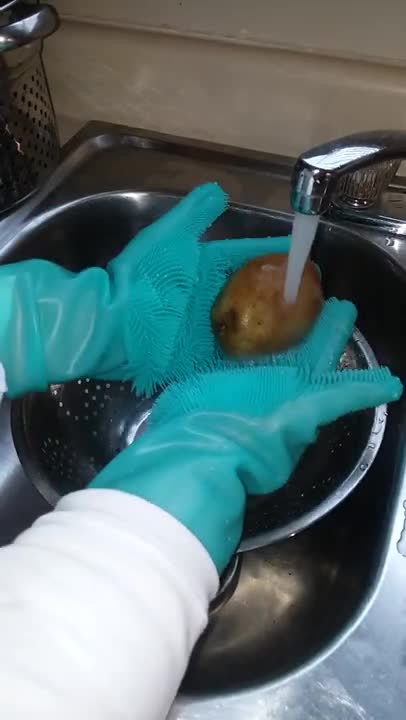 Easy and Fast Way to Clean Veggies and Fruits