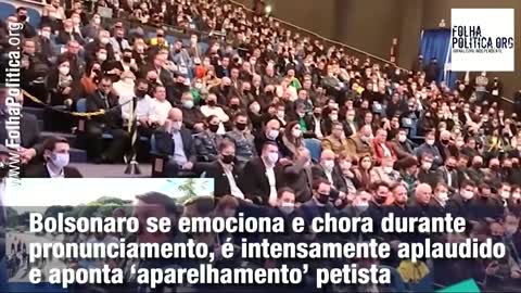 O Presidente Bolsonaro se emociona e chora durante pronunciamento