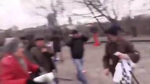 Ukraine 2014: Nazis attack a small socialist demonstration and beat up elder people