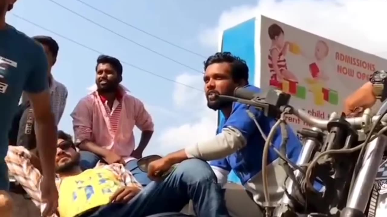 Main dhondhny ko zamany...