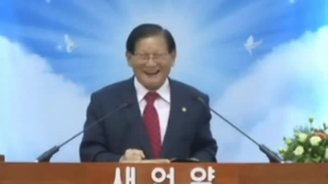 만국에서 모여들어 바짓가랭이 붙드는 때가 되면 어깨 좀 뻐겨 보자는 이만희