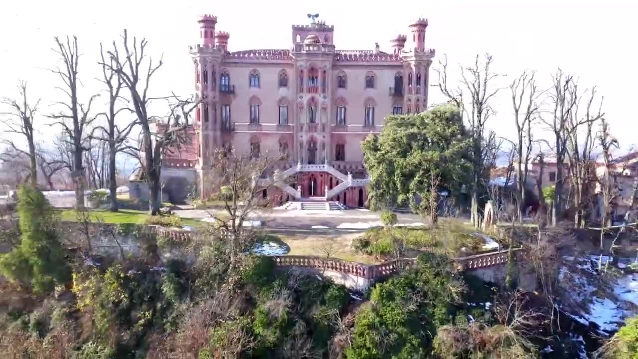 Impressive Property & Vineyard
