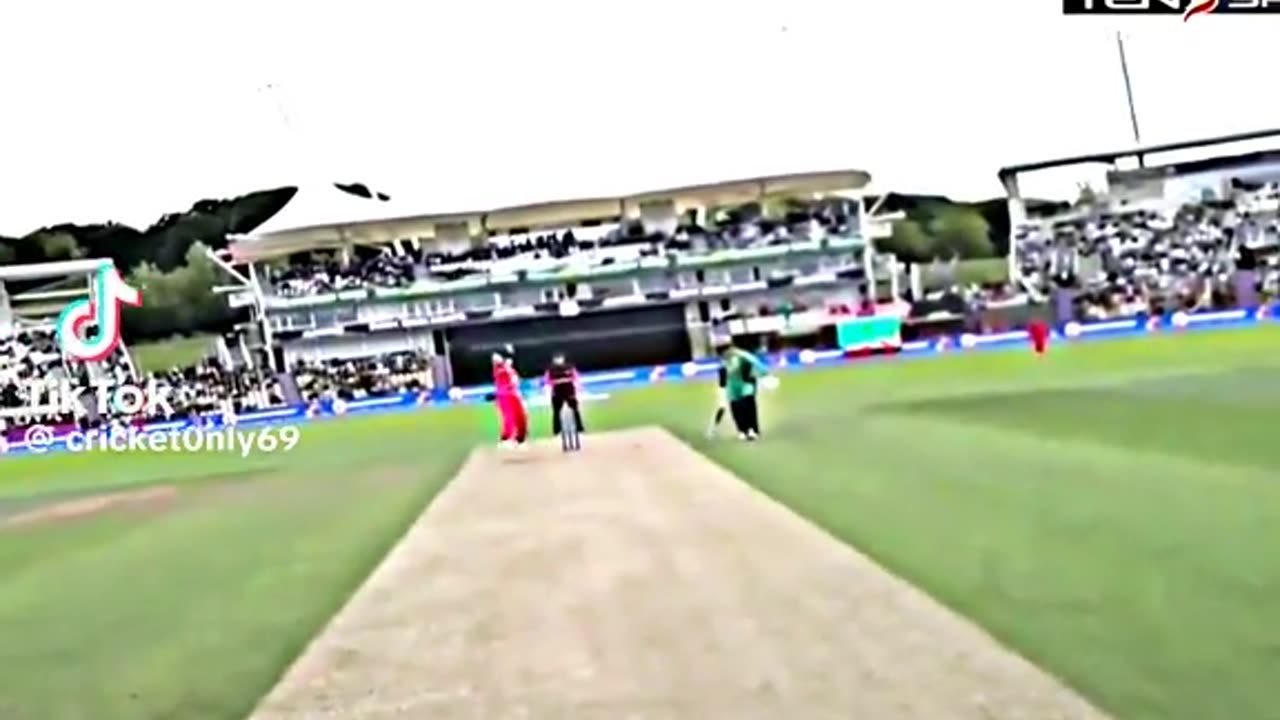 Shaeen Shah bowling