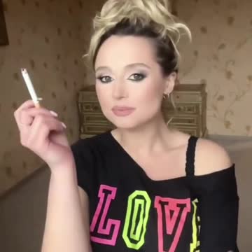 Beautiful Makeup And Marlboro 🥰