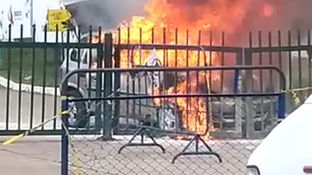 Carro se incendió adentro del Estadio en Bucaramanga