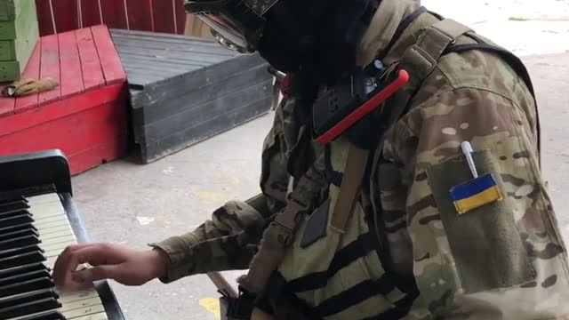 💙💛 The Ukrainian soldier and the pianist