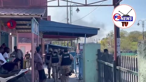Lapolis pran Kou Pired 2 Polisye Tonbe anba Men Nèg BBQ yo, Yo R@che Tèt polisye a, Video a Trajik