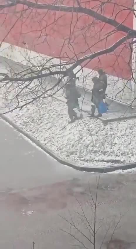 Russian Armed Forces servicemen organized a "shopping time" in Kherson