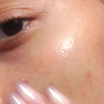 Gel-Based & Hydrating Face Primer For Smoothing Skin