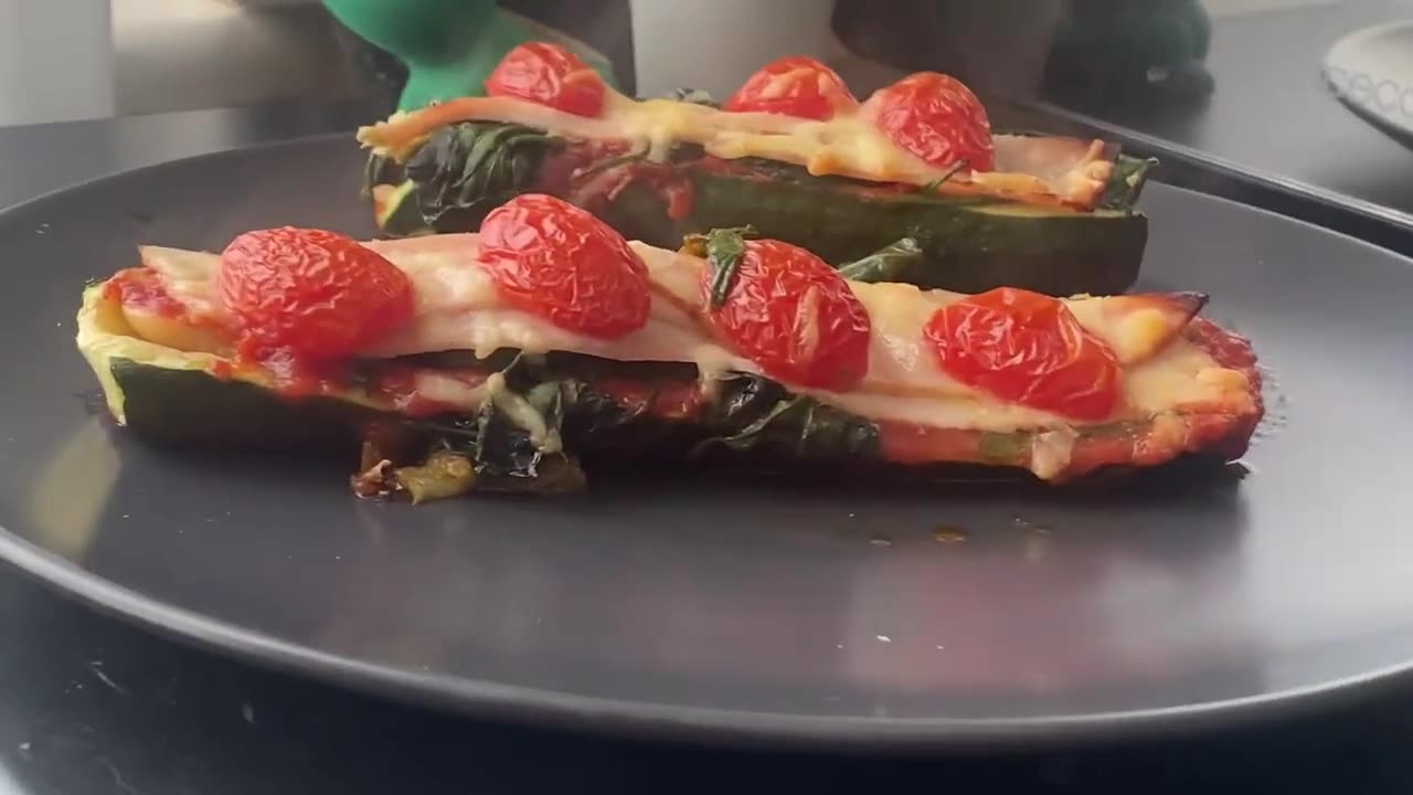 Day 4 - Lunch -Lose 5 Kg in 5 Weeks - Pizza Turkey Spinach Stuffed Zucchini Boasts 🛶 Recipe