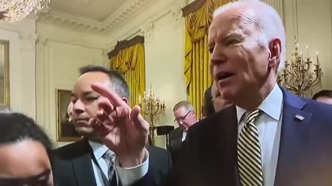 ÔNG BIDEN GỌI PUTIN LÀ "TỘI PHẠM CHIẾN TRANH".