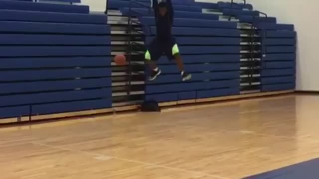 Trent Williams 5’7” reverse dunks