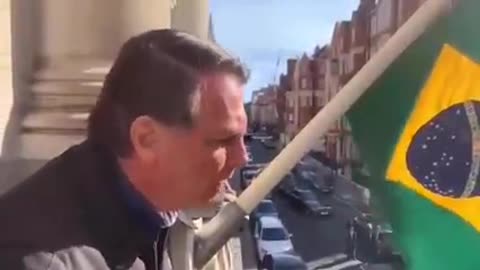 Multidão recebe Bolsonaro em Londres