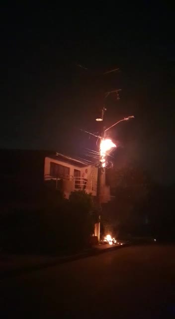 Transformador explota en Barrio Chino