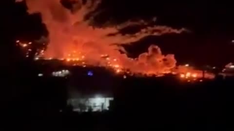 🇮🇱 🇱🇧 💥 Israel is massively bombing the historic city Baalbek, Lebanon, after accepting a ceasefire