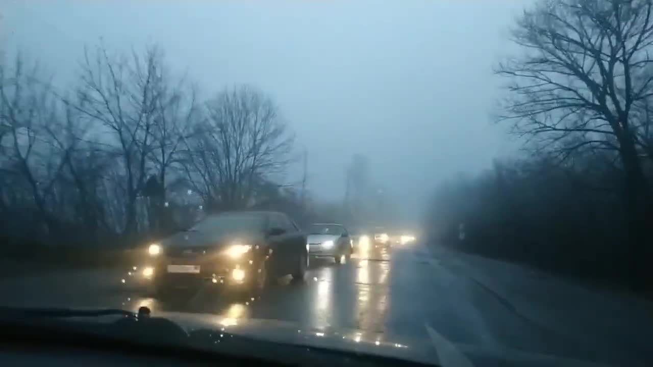 Large number of civilian vehicles heading towards Russia border after evacuation announcement