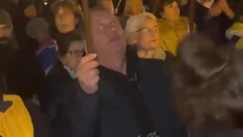 Demonstranti v Bratislavě skandují - Nikdy proti Rusku
