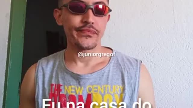 A irmã do meu amigo varrendo a casa kkkkkk | vídeos engraçados tente não rir tik tok