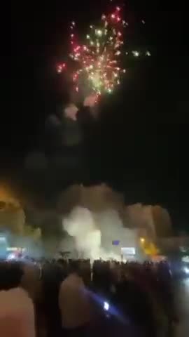 Teerão comemorando a guerra