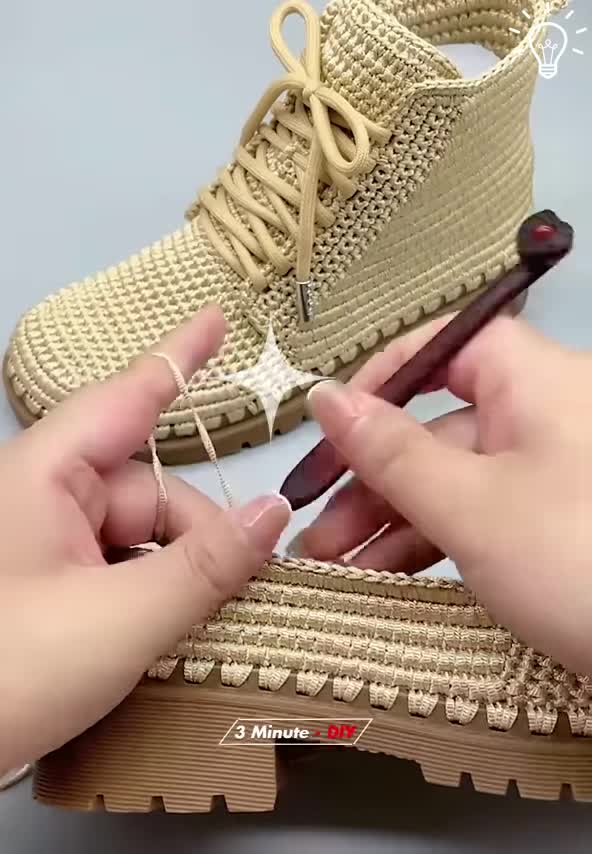 Shoe-knitting looks SO FUN