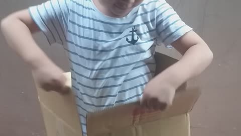 Anh ấy bảo anh ta là 1 robot.. 😊😊😊