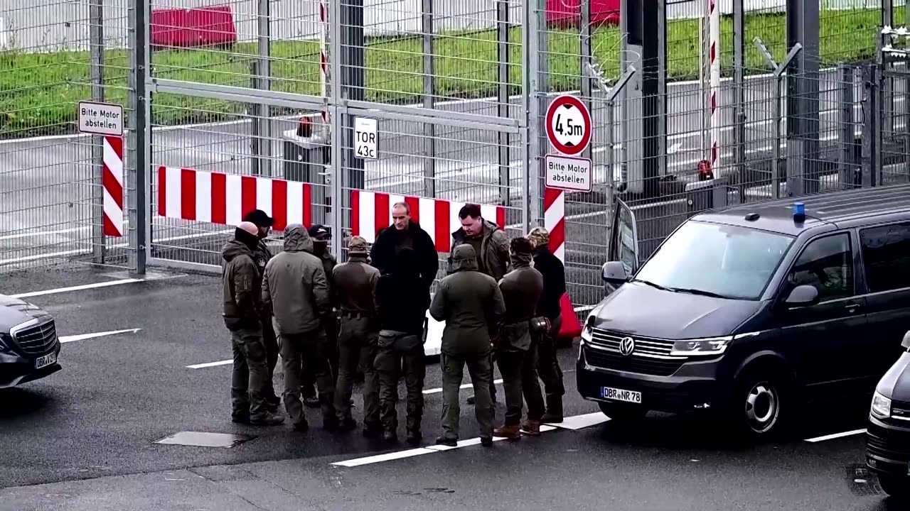 Hamburg airport still closed over hostage situation