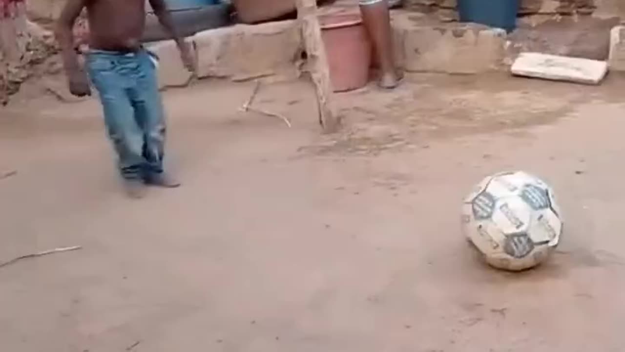 FUNNY FOOTBALL KICK 😝 VERY FUNNY FOOTBALL KICK VIDEO