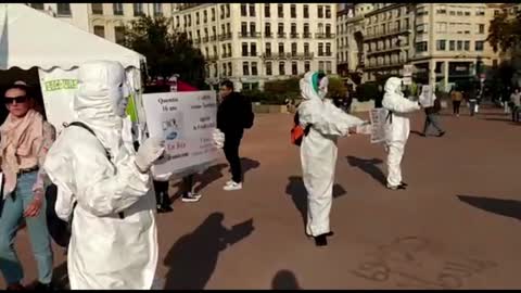 Les Masques Blancs Lyon Action Pancartes Lyon centre le 20 Octobre 2021