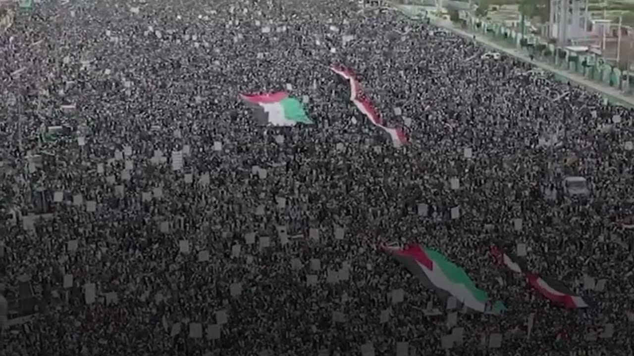 Aerial photos show a massive march in Sanaa in support of the Gaza Strip