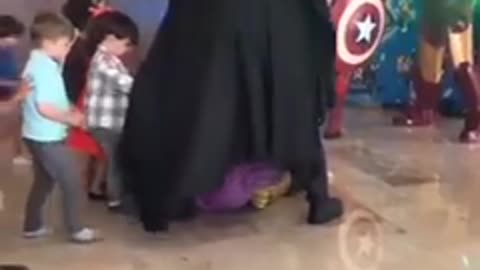 Este niño es el mayor enemigo de los vengadores