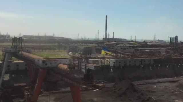 In spite of the constant shelling, the Ukrainian Porpoise πΊπ¦ hangs over Azovstal!