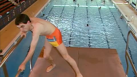 Funny diving performance of Mr. Bean - Must watch!