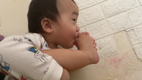 Baby eats toes