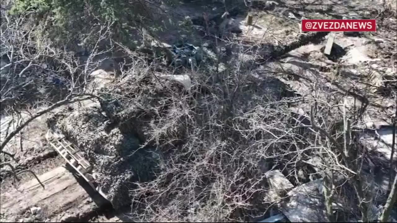 Here we see a T-72B with the same system