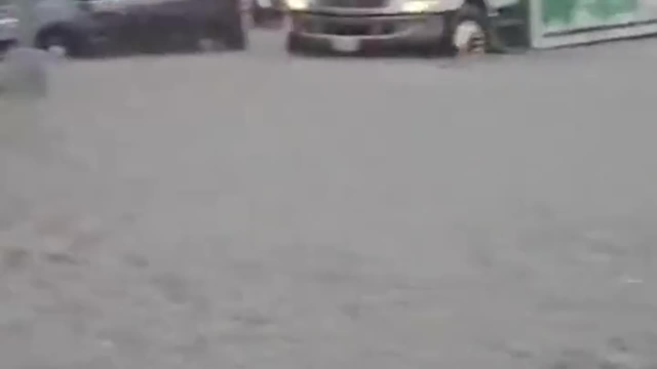 #BREAKING #USA #NewYork One more footage of the floods in New York City.