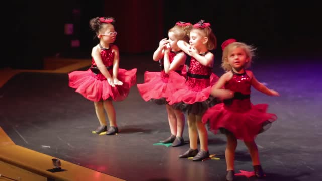 Little girl STEALS the show!