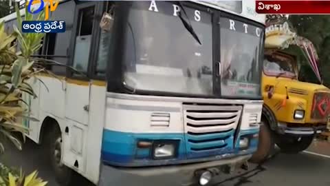 Pet Dog Running Across the High in Vizag Causes Multi-Car Accident