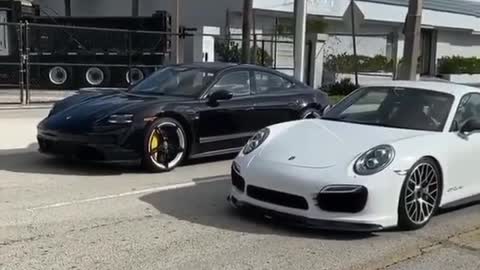 Porsche Taycan Turbo S VS Porsche 911