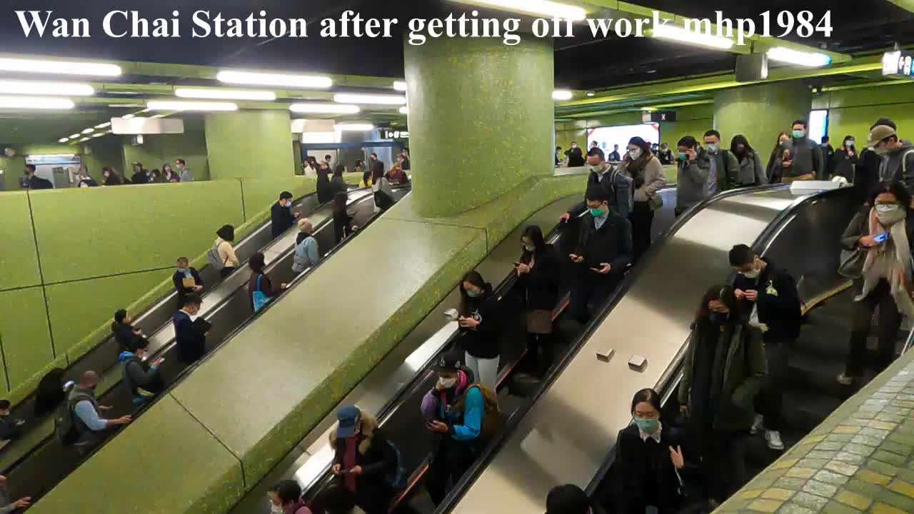 下班的灣仔站 Wan Chai Station after getting off work, mhp1984, Dec 2021 #灣仔站 #wanchai_station