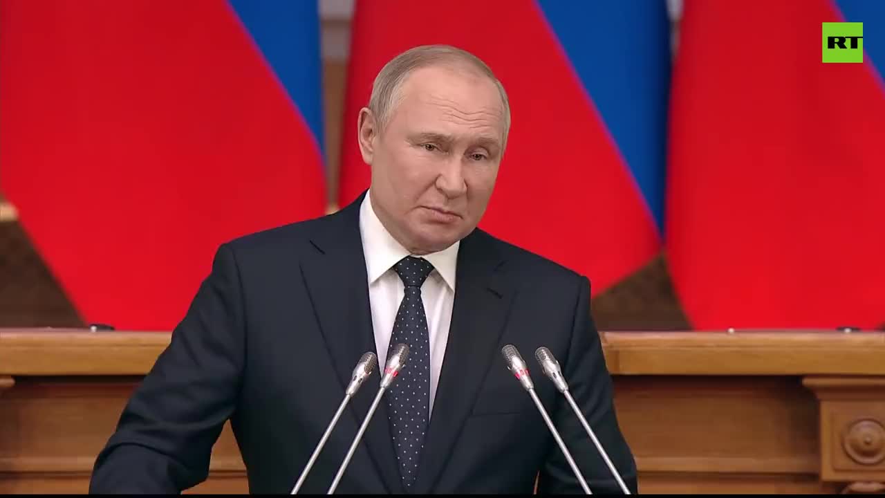 Putin:"Noi abbiamo armi che nessun'altra nazione ha e le useremo SE NECESSARIO"Vladimir Putin ha inviato un messaggio chiaro al mondo,dicendo che se una nazione interferisce nella crisi ucraina in corso,la risposta sarà rapida e spiacevole