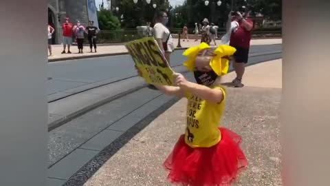 Angus the horse at Disneyworld has a Fan Club