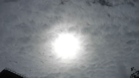 主後2023年10月9日在自家門口拍攝太陽