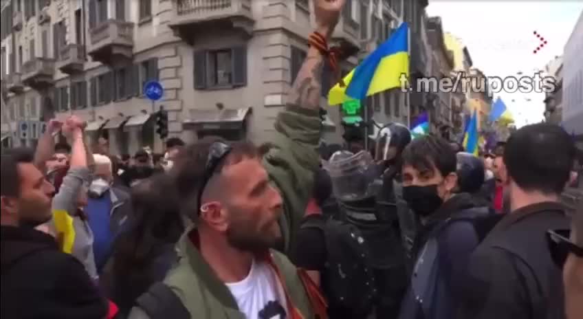 Ukraine War - Ukrainians chanting Nazi-era slogans descend on Italy