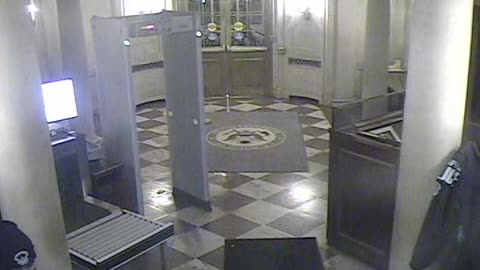 3201LHOBBASouthCapStDoor_2021-01-06_01h00min01s663ms.mp4
