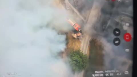 🤬 Antoniivka, Kherson - russian drone operators target a fire engine apparently