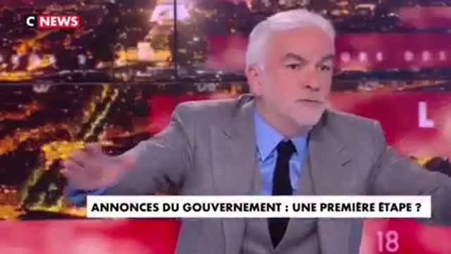 COUP DE GUEULE DE PASCAL PRAUD QUI TRAITE SES CHRONIQUEURS DE PORTES PAROLES DU GOUVERNEMENT